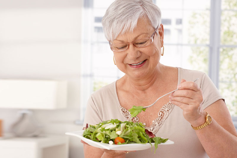 dentures patient eating